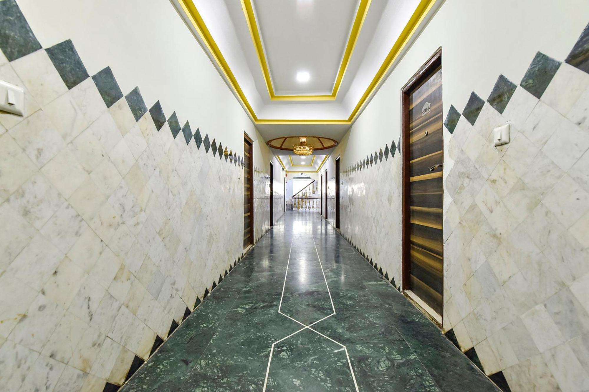 Fabhotel Crystal Inn II - Paldi Char Rasta Ahmedabad Exterior photo